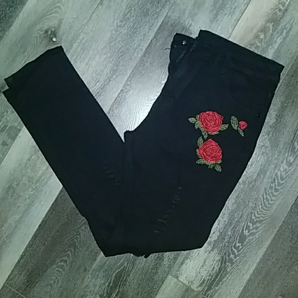 Black distressed jean